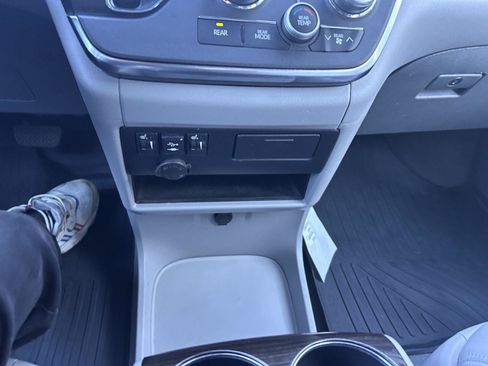 Used 2019 Toyota Sienna XLE w/ XLE Navigation Package AWD/4WD image 18