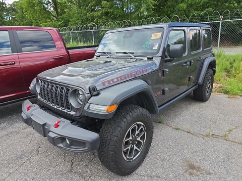 Used 2025 Jeep Wrangler Unlimited Rubicon AWD/4WD image 3