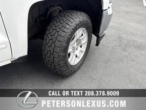 Used 2017 Chevrolet Silverado 1500 LT AWD/4WD image 11