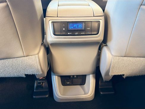 Used 2017 Toyota Highlander XLE image 29