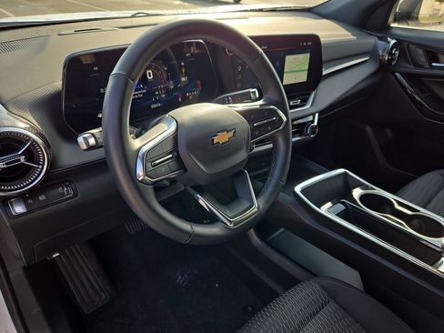 Used 2025 Chevrolet Equinox LT image 12