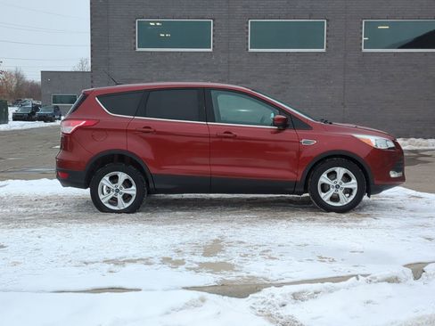 Used 2015 Ford Escape SE image 9