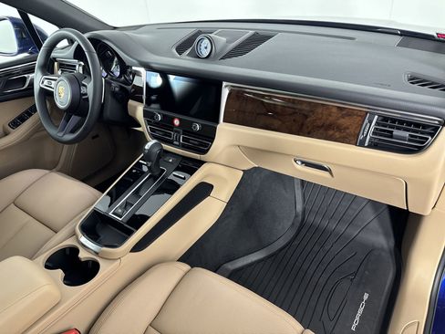Used 2025 Porsche Macan image 31