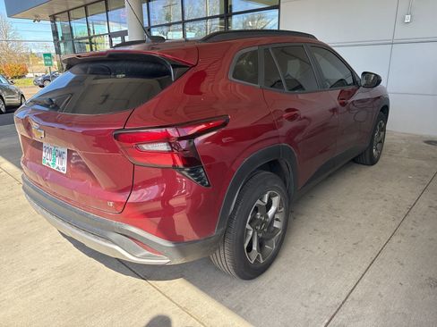 Used 2024 Chevrolet Trax LT image 4