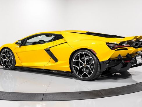 Used 2024 Lamborghini Revuelto image 5