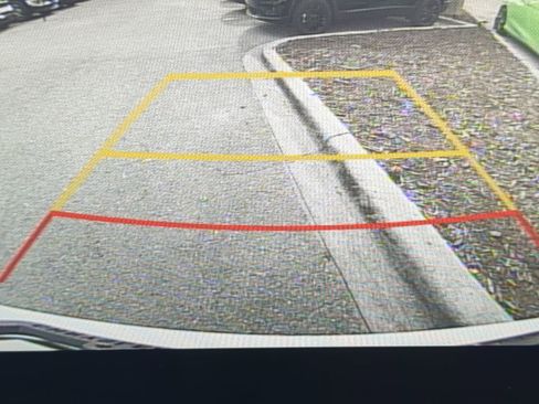 Used 2024 Kia Carnival EX image 21