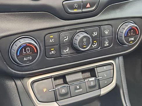 Used 2022 GMC Terrain Denali w/ Denali Premium Package AWD/4WD image 25