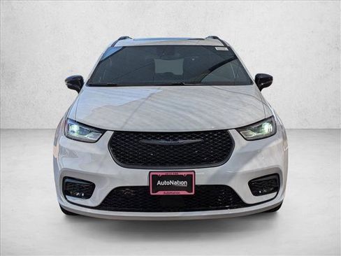 New 2026 Chrysler Pacifica Limited w/ S Appearance Package image 5