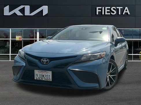 Used 2024 Toyota Camry SE w/ Convenience Package image 2