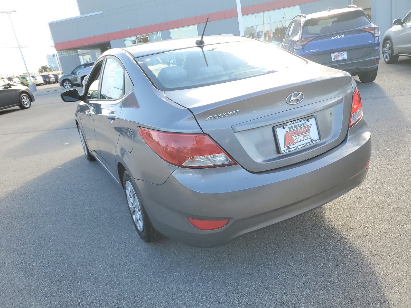 Used 2017 Hyundai Accent SE FWD image 3