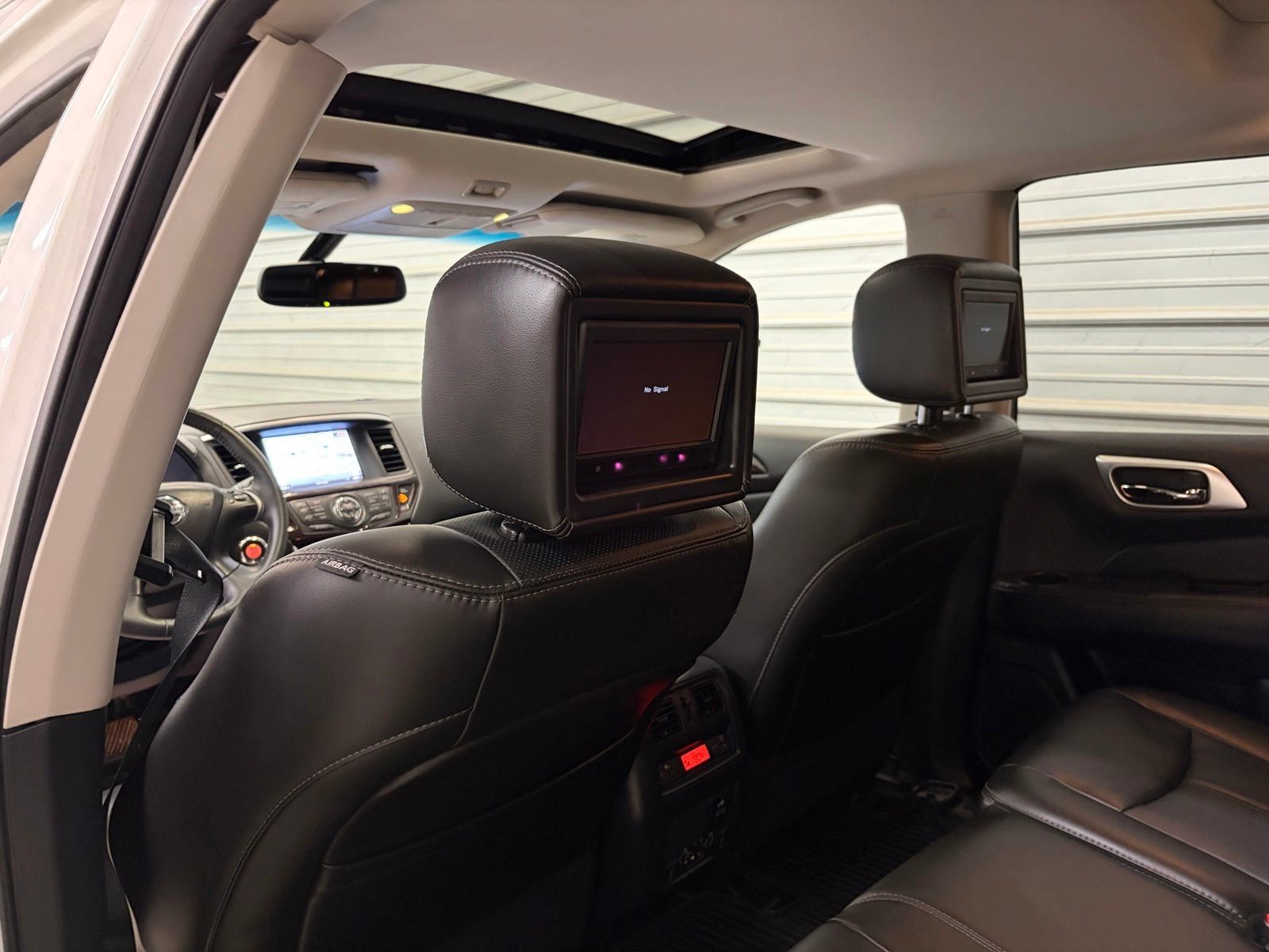 Used 2014 Nissan Pathfinder Platinum w/ Platinum Premium Package AWD/4WD image 23