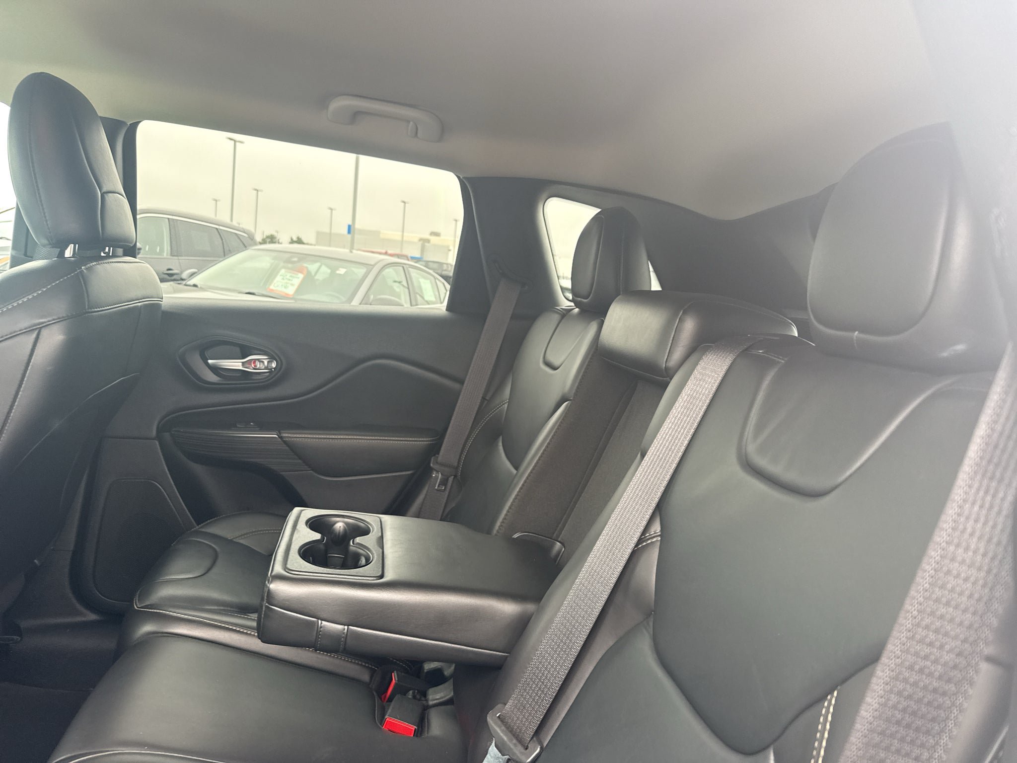 Used 2016 Jeep Cherokee Limited AWD/4WD image 14