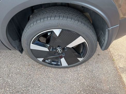 Used 2025 Nissan Kicks SR FWD image 11