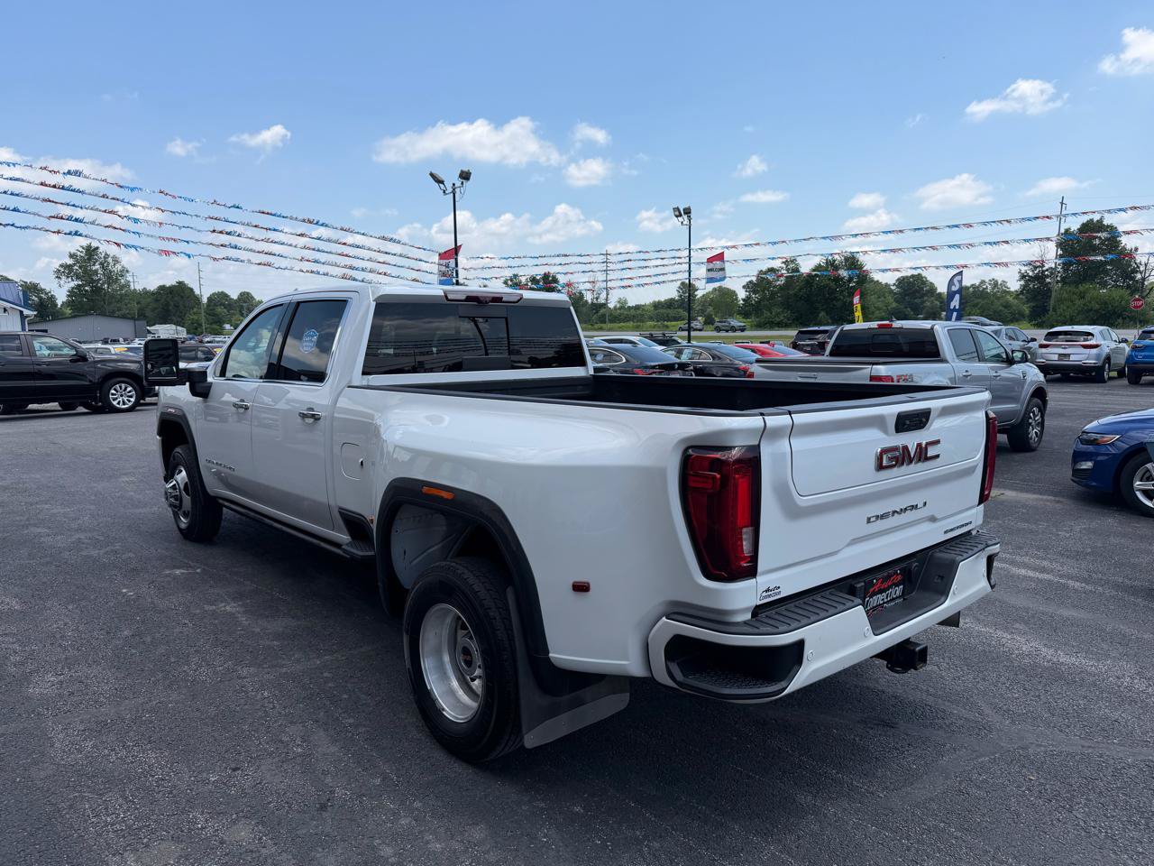 Used 2022 GMC Sierra 3500 Denali w/ Denali Ultimate Package AWD/4WD image 9