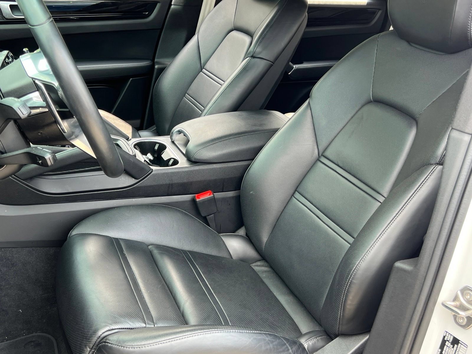 Certified 2023 Porsche Cayenne Platinum Edition AWD/4WD image 5