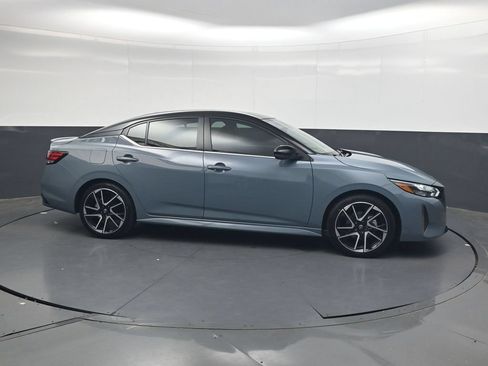 Used 2025 Nissan Sentra SR w/ SR Premium Package FWD image 4