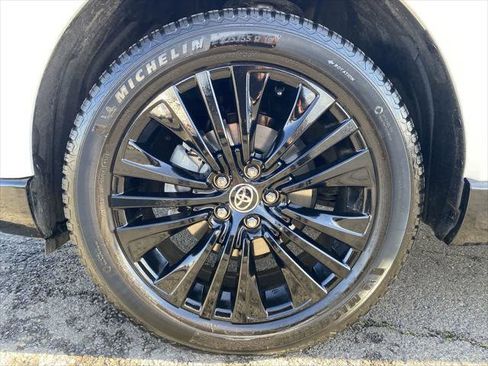 Certified 2023 Toyota Venza Nightshade image 10