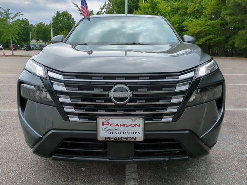 Used 2025 Nissan Rogue SV FWD image 9