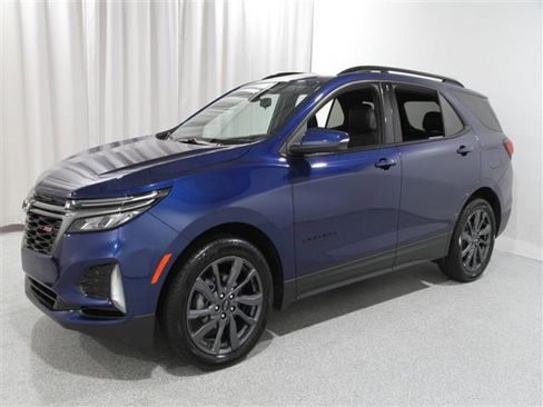 Used 2022 Chevrolet Equinox RS w/ RS Leather Package image 3