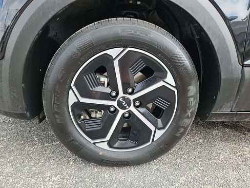 Used 2025 Kia Niro LX FWD image 28