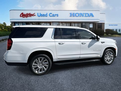 Used 2021 GMC Yukon XL SLT w/ SLT Premium Package image 6