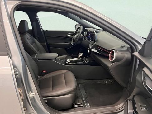 Certified 2024 Chevrolet Trax RS w/ Sunroof Package FWD image 12