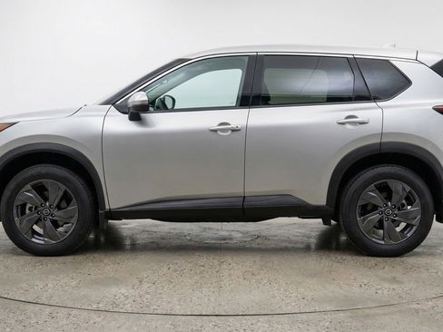 Used 2025 Nissan Rogue SV image 5
