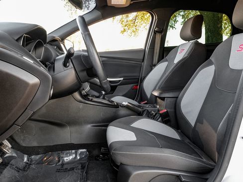 Used 2018 Ford Focus ST image 5