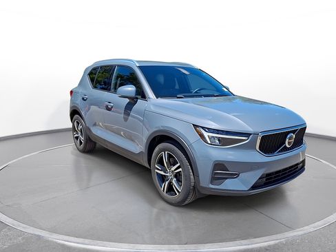 Used 2023 Volvo XC40 B5 Core AWD/4WD image 2