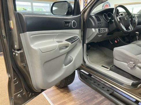Used 2012 Toyota Tacoma 4x4 Double Cab w/ TRD Off-Road Pkg image 11