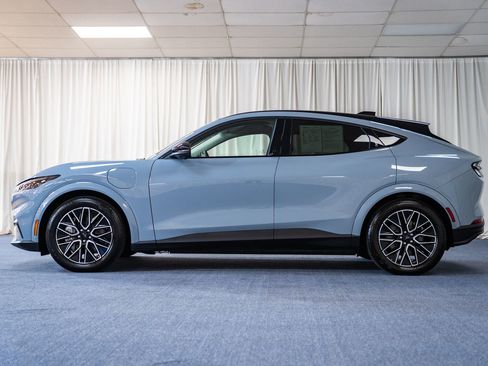 Certified 2025 Ford Mustang Mach-E Premium image 5