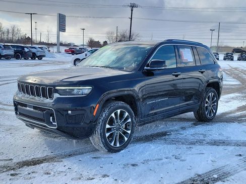 Used 2023 Jeep Grand Cherokee Overland image 2