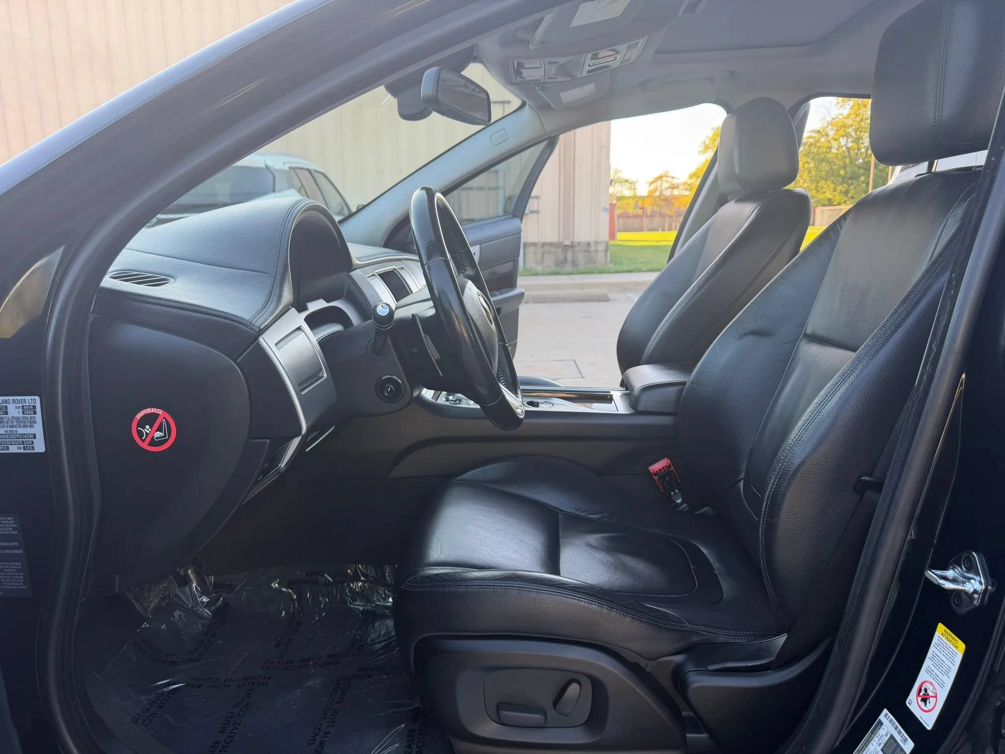 Used 2014 Jaguar XF RWD image 10