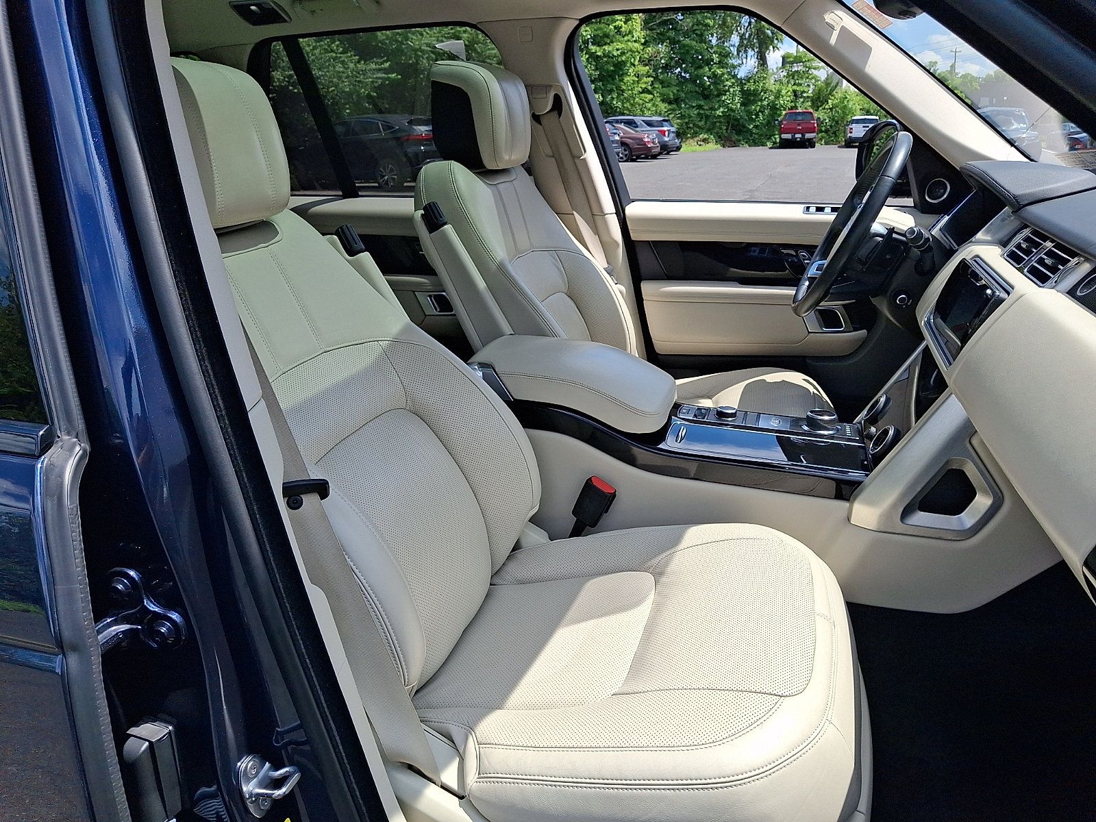 Used 2018 Land Rover Range Rover HSE AWD/4WD image 3