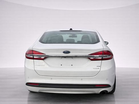 Used 2017 Ford Fusion SE w/ Fusion SE Technology Package image 4