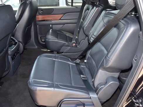 Certified 2024 Lincoln Navigator L 4WD image 11