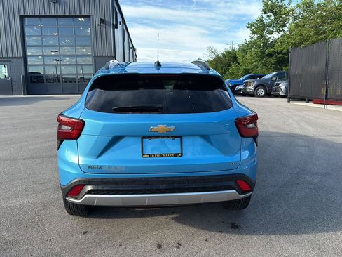 Used 2025 Chevrolet Trax LT w/ Driver Confidence Package FWD image 4
