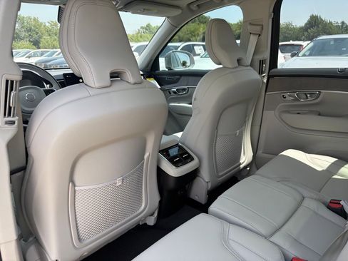 New 2026 Volvo XC90 B6 Ultra w/ Protection Package image 19