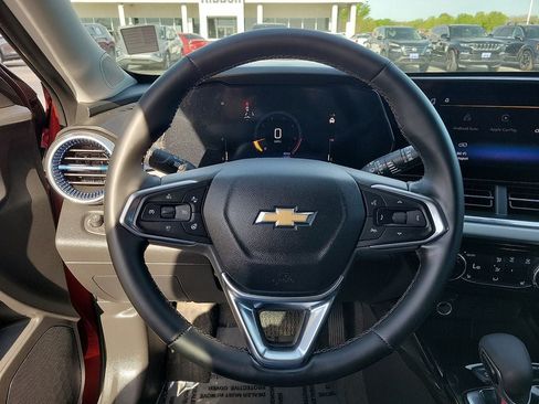 Used 2025 Chevrolet Trax LT w/ Driver Confidence Package FWD image 19