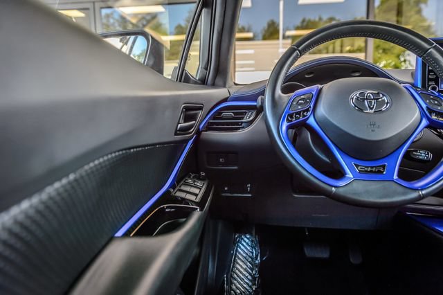 Used 2020 Toyota C-HR XLE FWD image 26