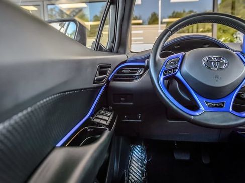 Used 2020 Toyota C-HR XLE FWD image 26