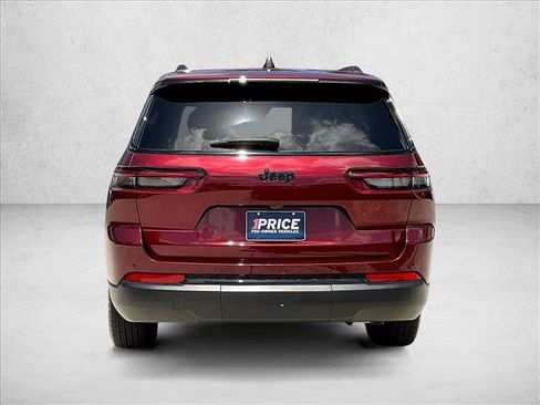 Used 2025 Jeep Grand Cherokee L Altitude RWD image 3