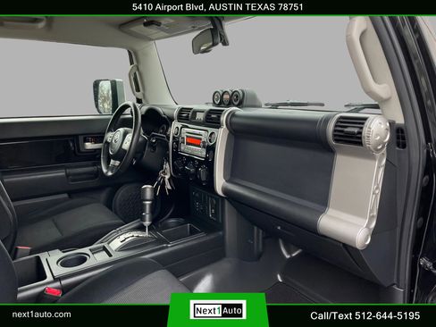 Used 2012 Toyota FJ Cruiser 2WD w/ Upgrade Pkg image 18