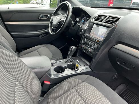 Used 2018 Ford Explorer XLT w/ Equipment Group 201A AWD/4WD image 40