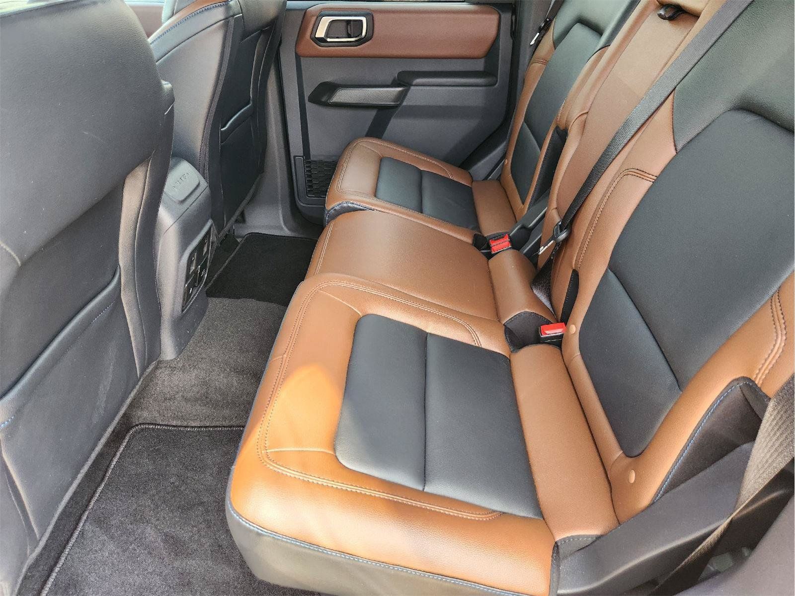 Used 2024 Ford Bronco Outer Banks AWD/4WD image 30