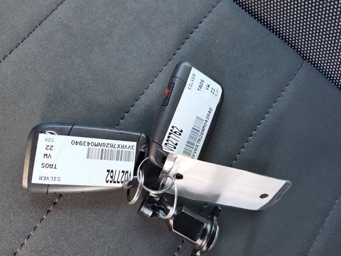 Used 2022 Volkswagen Taos SE image 34