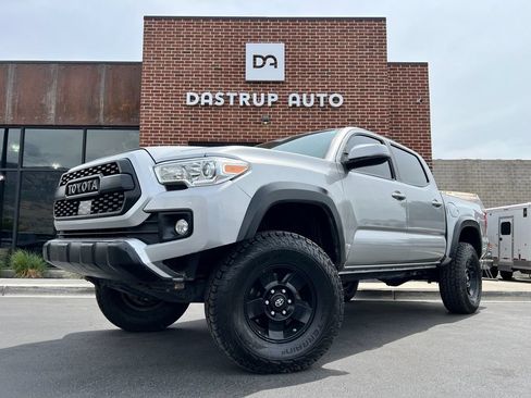 Used 2018 Toyota Tacoma TRD Off-Road AWD/4WD image 1