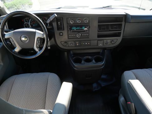 Used 2017 Chevrolet Express 2500 RWD image 10