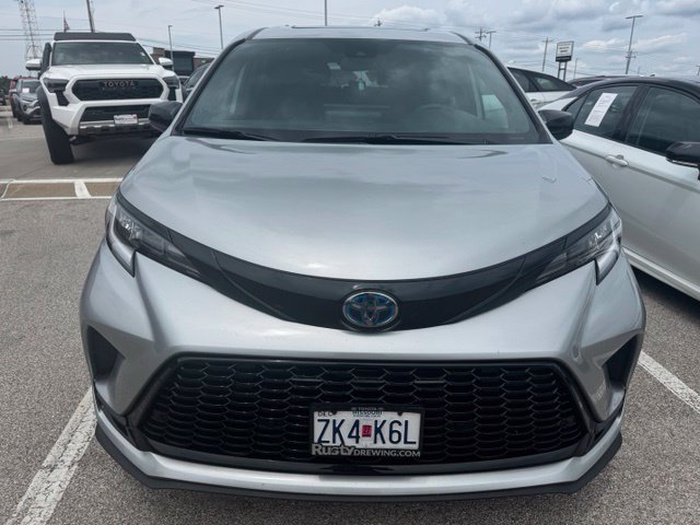 Certified 2025 Toyota Sienna XSE w/ XSE Plus Package AWD/4WD image 2
