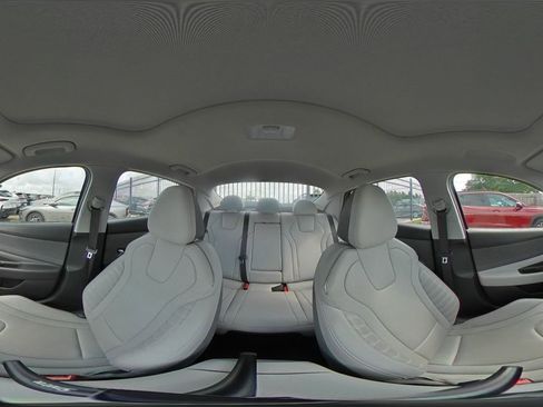 Used 2025 Hyundai Elantra Limited FWD image 40